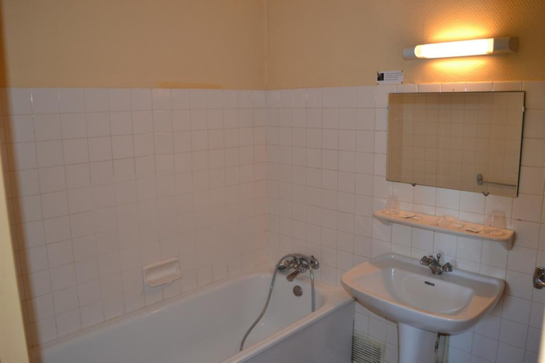 Bathroom 3, Le Lanthenay, Loir-et-Cher