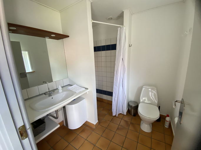 Bathroom 4, Hjarbæk Fjord Golfcenter, Viborg