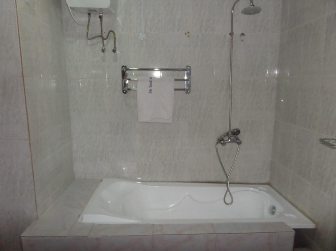 Bathroom 4, The Venetian Suites, AbujaMun