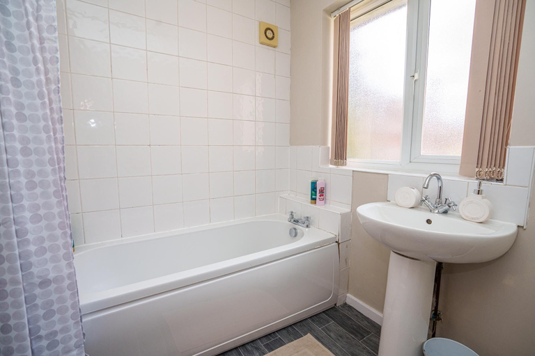 Bathroom 4, Hucknall house, Nottingham