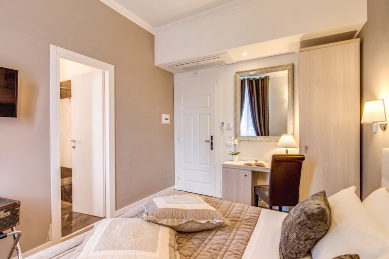 Bedroom 3, The Bridge Suites, Rome