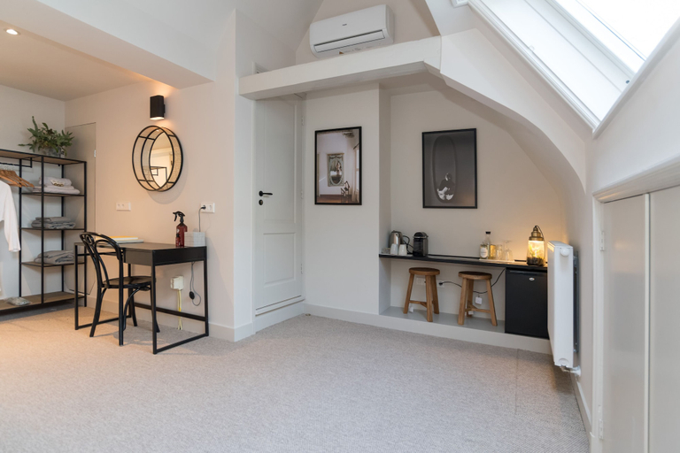 Others 5, 17th Century Canal Apartment with Roof Terrace, Amsterdam