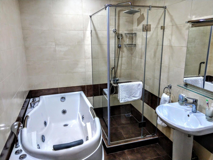 Bathroom, Georgia Hotel