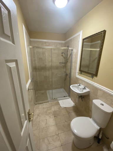 Bathroom 3, London Hotel Paddington, London