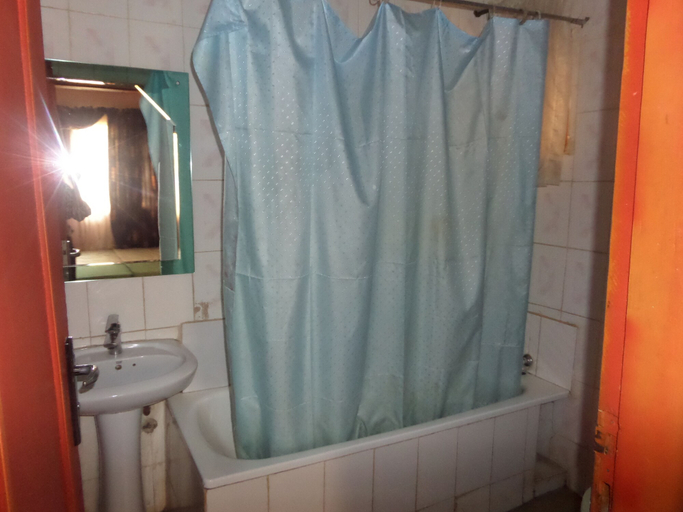Bathroom 3, Aneio Hotel, AbujaMun