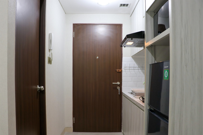 Others 3, Cozy and Relaxing Studio at Transpark Cibubur Apartment By Travelio, Depok