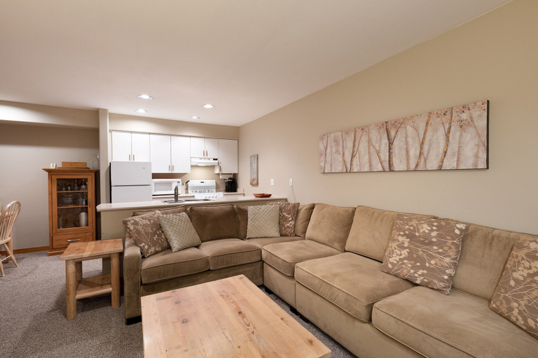 Living area 4, Lake Placid Lodge by Whistler Premier, Squamish-Lillooet