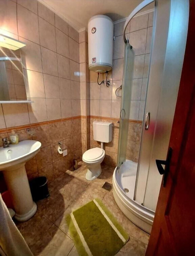 Bathroom 4, Majero Apartments