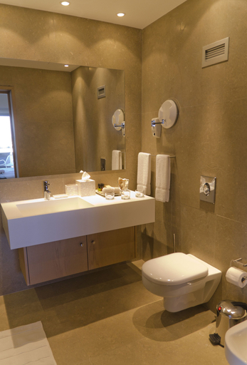 Bathroom 5, Alasia Hotel