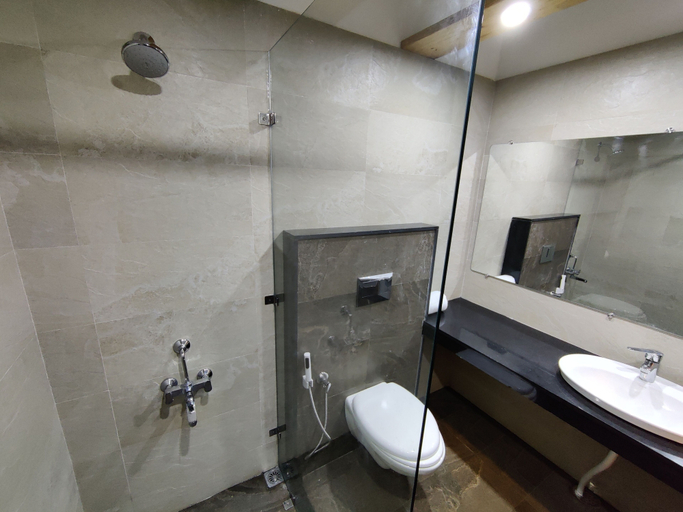 Bathroom 4, Hotel Himalayan Club, Dehradun