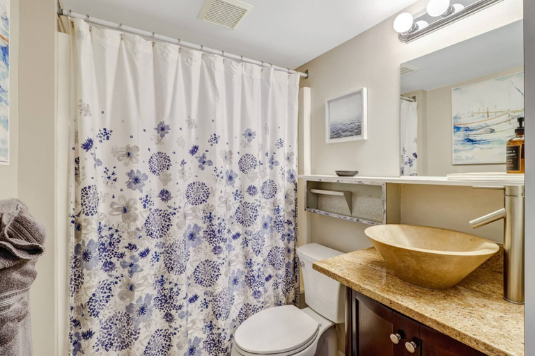 Bathroom 4, Beach & Tennis 1604, Lee