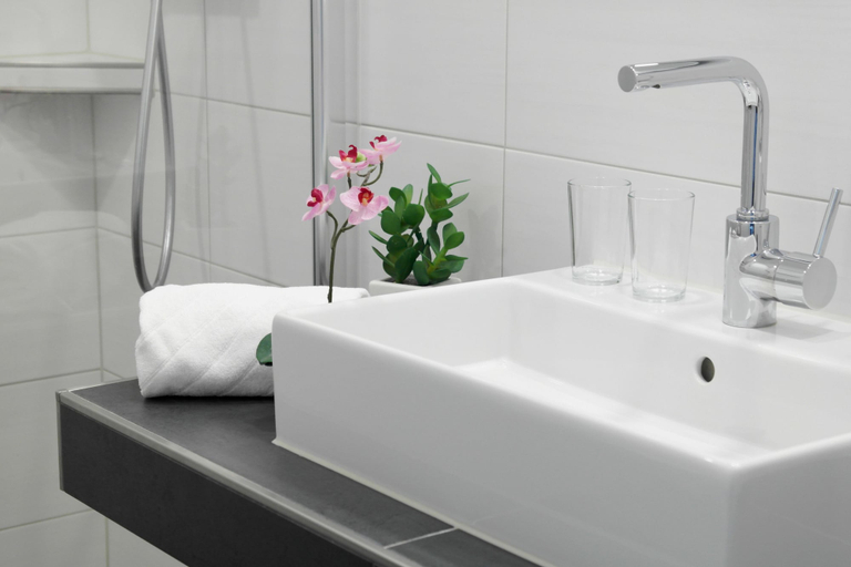 Bathroom 5, Hotel Blauer Fasan, Aurich