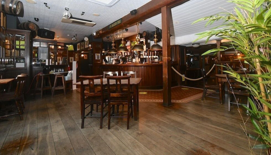 Food & Drinks 5, Tenby House, Pembrokeshire