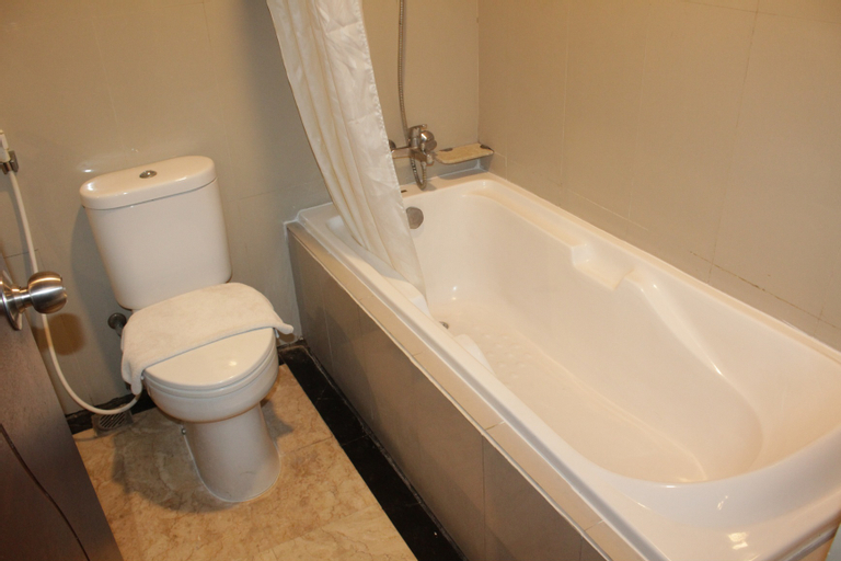 Bathroom 12