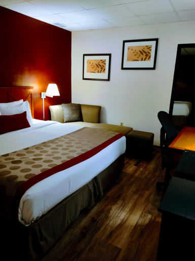Bedroom 3, Albert Lea Inn and Suites, Freeborn
