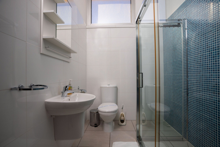Bathroom 3, Athenaeum Beachside Studio
