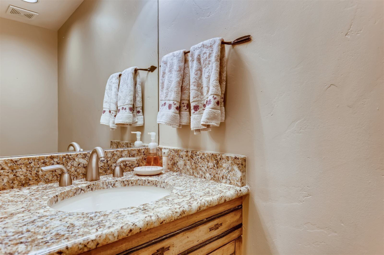 Bathroom 4, Potato Patch, Eagle