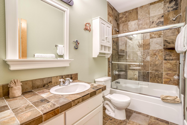 Bathroom 3, Odyssea, Lincoln