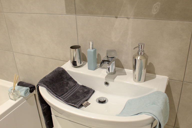 Bathroom, Mercia Apartment Bedford, Bedfordshire