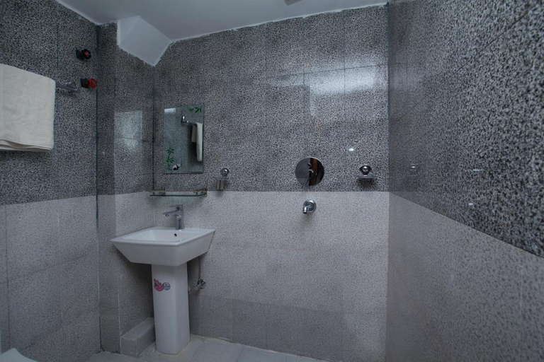 Bathroom 3, Kathmandu Regency Hotel, Bagmati