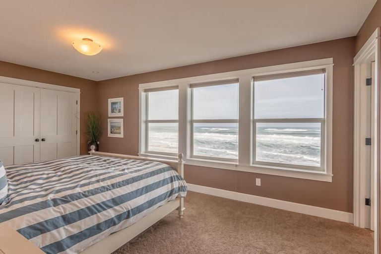 Bedroom 1, Surfer's View, Lincoln
