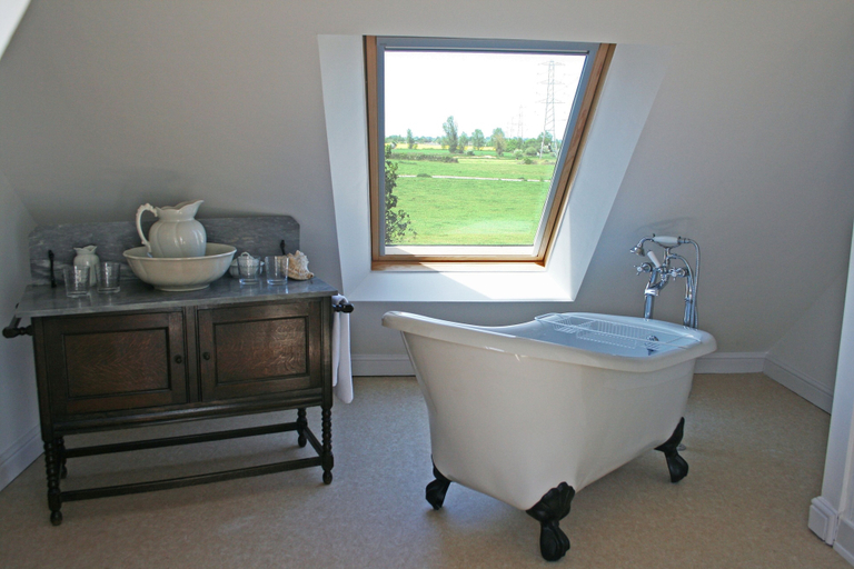 Bathroom 3, Avon Lodge, Wiltshire