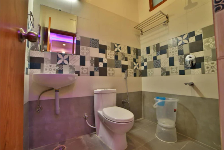 Bathroom 3, Raha Hotel, Udaipur