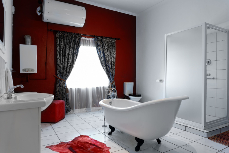 Bathroom, Karoohuisie, Xhariep