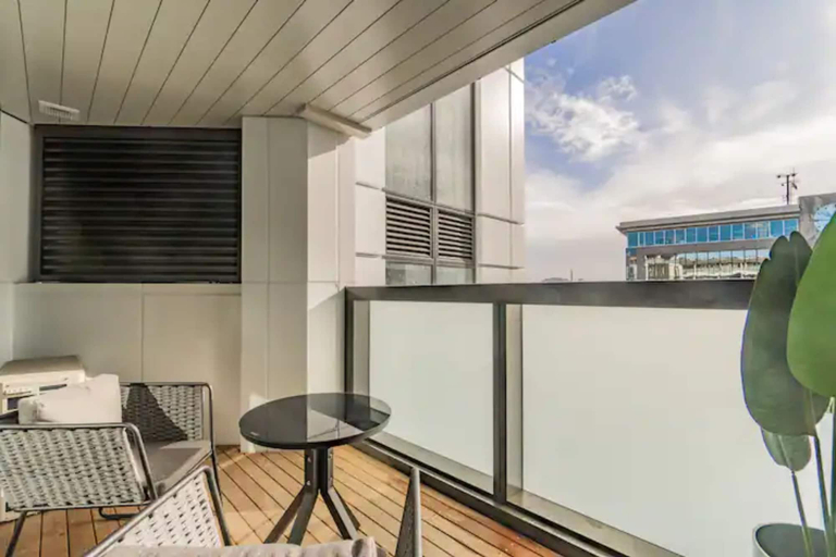 Others 5, Premium Brand New Central Apt - Carpark, Waitakere