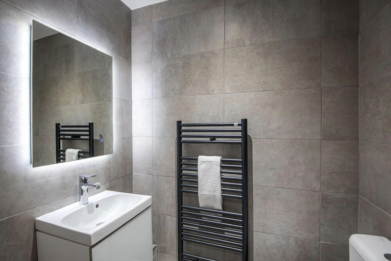Bathroom 3, The Villiers at 52 Old Elvet, Durham