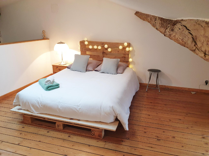 Bedroom 3, Maison de ville confortable avec cour intérieure, Charente