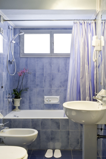 Bathroom 4, Hotel Principe, Florence