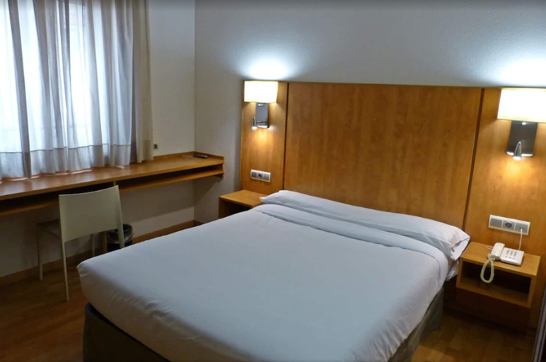 Bedroom 4, Hotel Avenida, Zaragoza