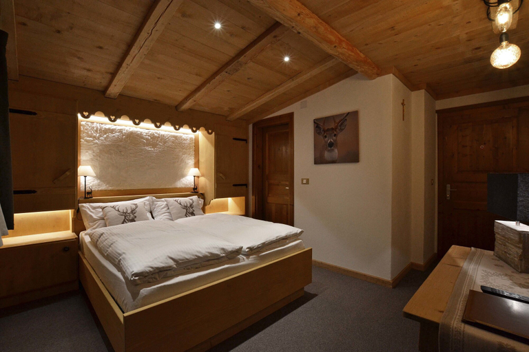 Bedroom 2, Albergo Majorka, Trento