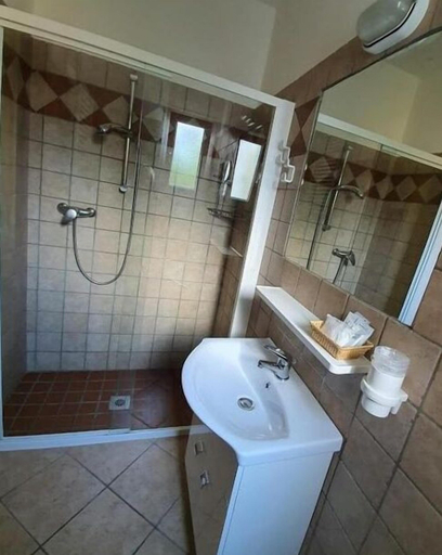 Bathroom 4, Hotel Airone, Ravenna