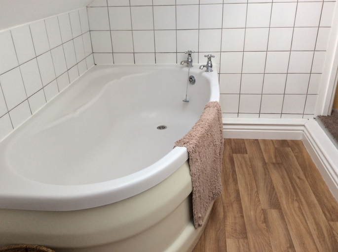 Bathroom 3, Parkview Apartments, Buckinghamshire