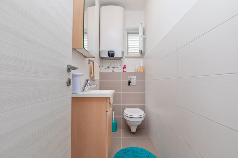 Bathroom, Angela Apartments, Dubrovnik