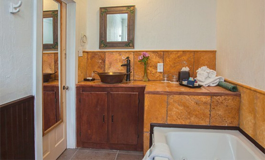 Bathroom 5, St Francis Inn, Saint Johns
