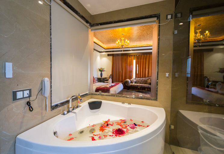 Bathroom 4, The Highland Park, Kullu