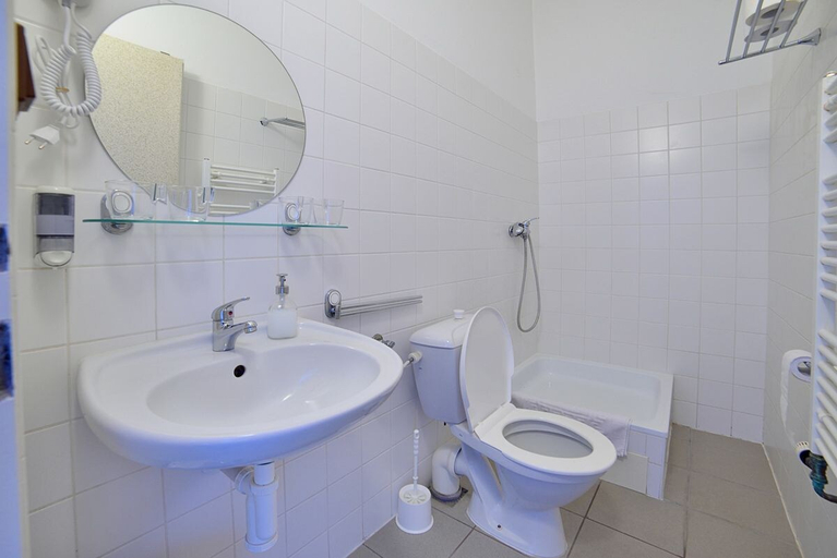 Bathroom 3, Pivovarský dvůr Lipan, Písek