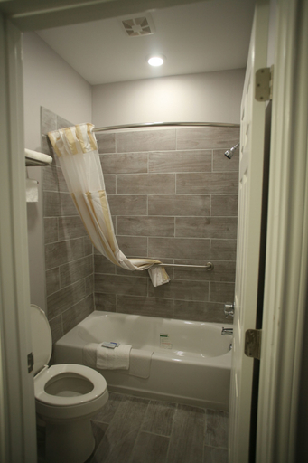 Bathroom 3, Edna Star Motel & Laundry, Jackson