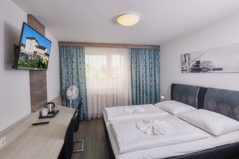Bedroom 2, Hotel Ganslhof, Salzburg