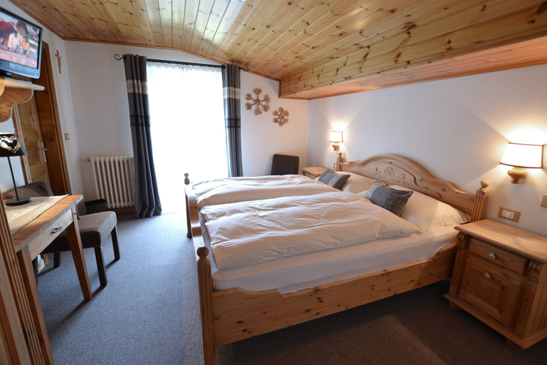 Bedroom 3, Albergo Majorka, Trento