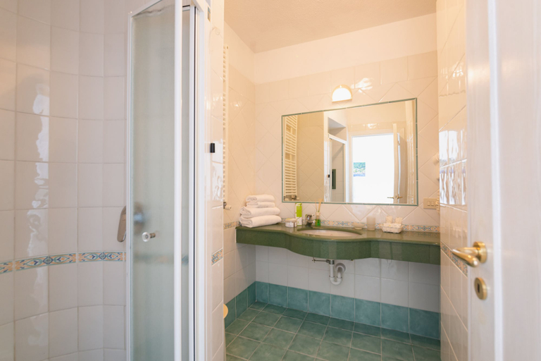 Bathroom 4, Villa Bina Sea Hotel, Napoli