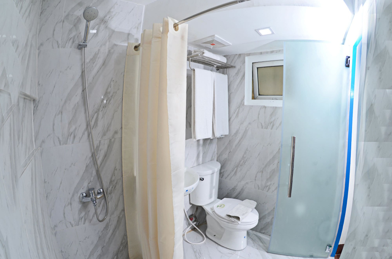 Bathroom 5, Skyblue Hotel, Cebu City