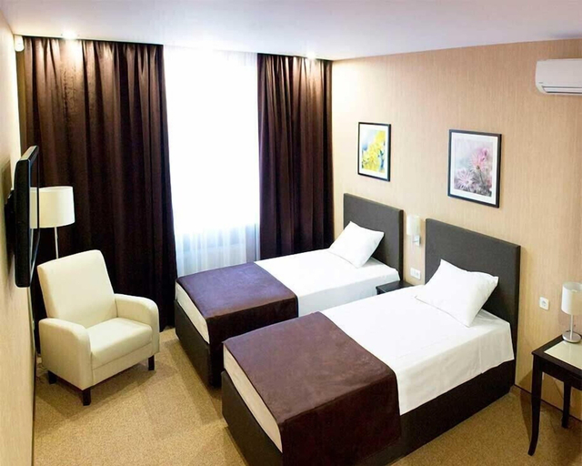 Bedroom 2, Al Mar Hotel, Boryspil's'ka