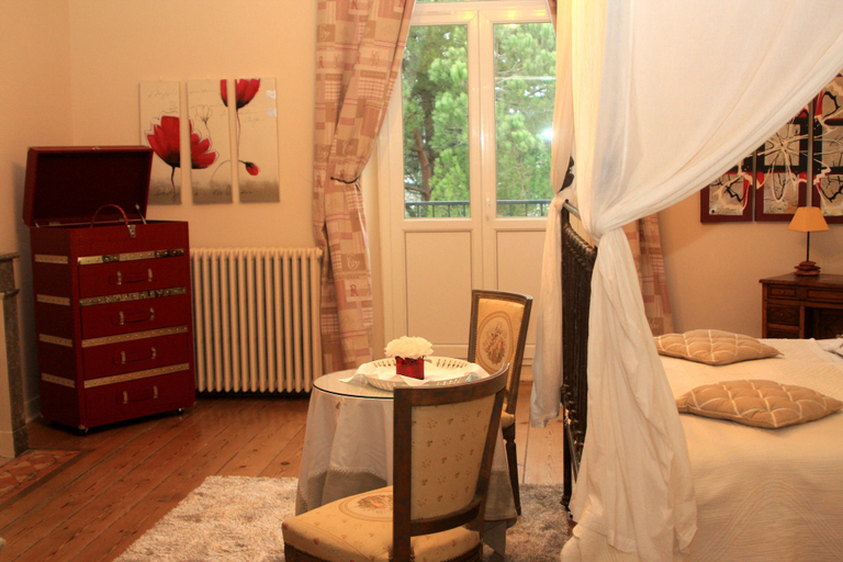 Bedroom 3, Château la Moune, Gironde