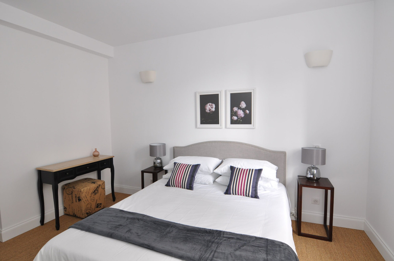 Bedroom 2, Les Tourelles, Pyrénées-Atlantiques