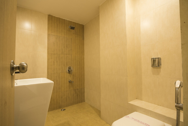 Bathroom 3, Hotel Nisarga, Bhopal