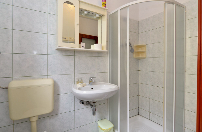 Bathroom 4, Apartments Nelli 624, Pula